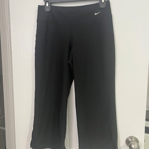 Nike Comfy Capri - Picture 2 of 3